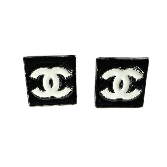 Black and White Statement CHANEL Stud Earrings Autumn 2021 (CHXX030) - Picture 1 of 5